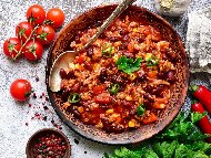 Рецепта Чили кон карне с кълцано телешко месо, червен боб (фасул), чушки и домати